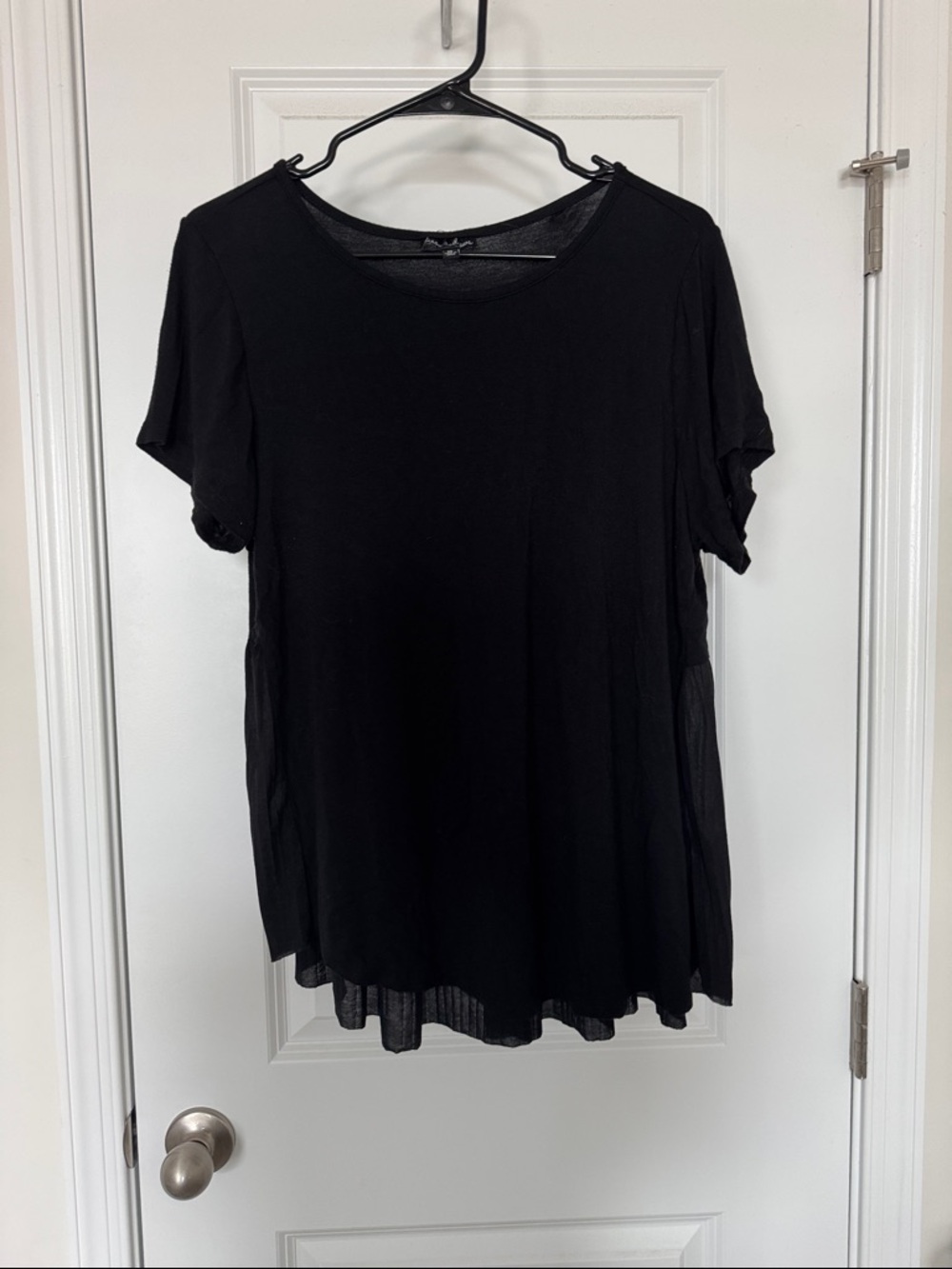 Black Women's Short Sleeve Scoop Neck Top